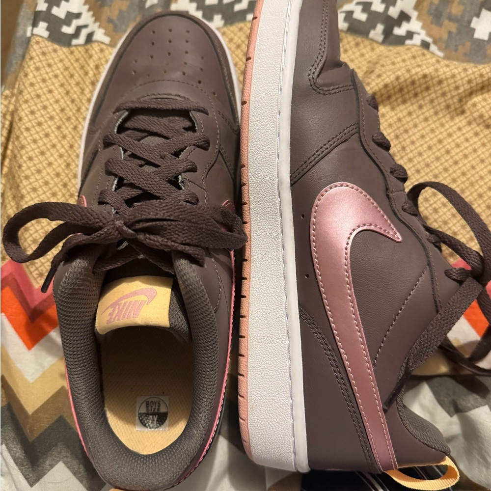 Nike Women's Brown and Pink Low-Top Sneakers